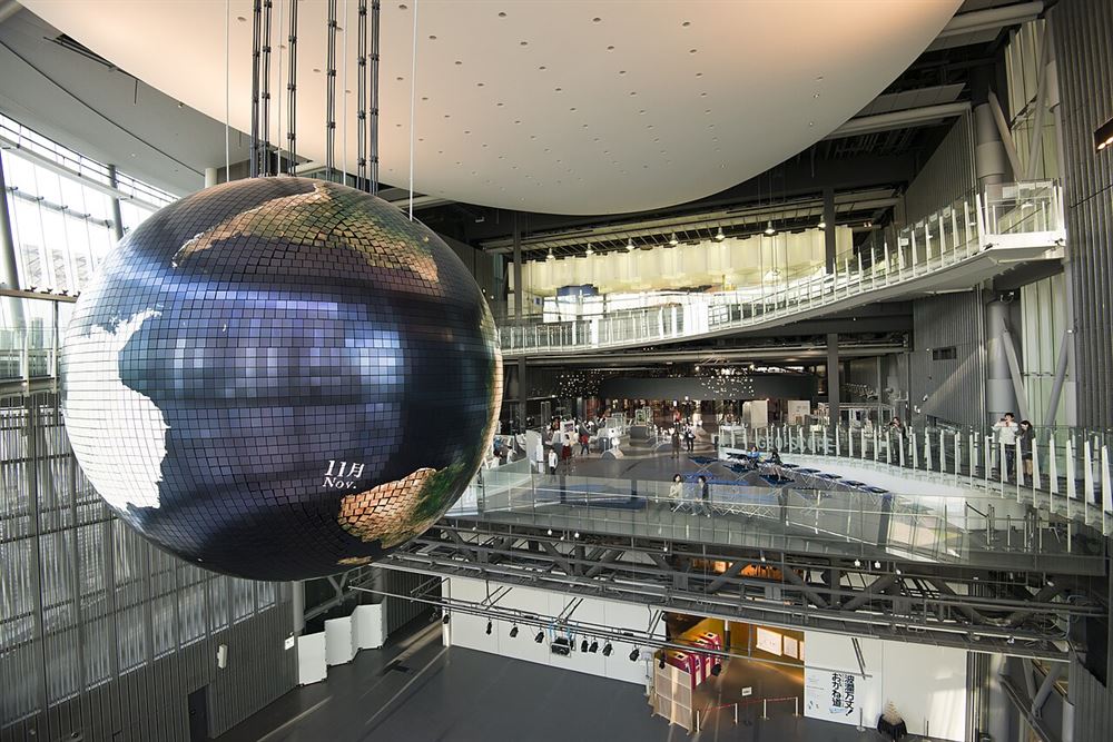 Globus Geo-Cosmos w Miraikan