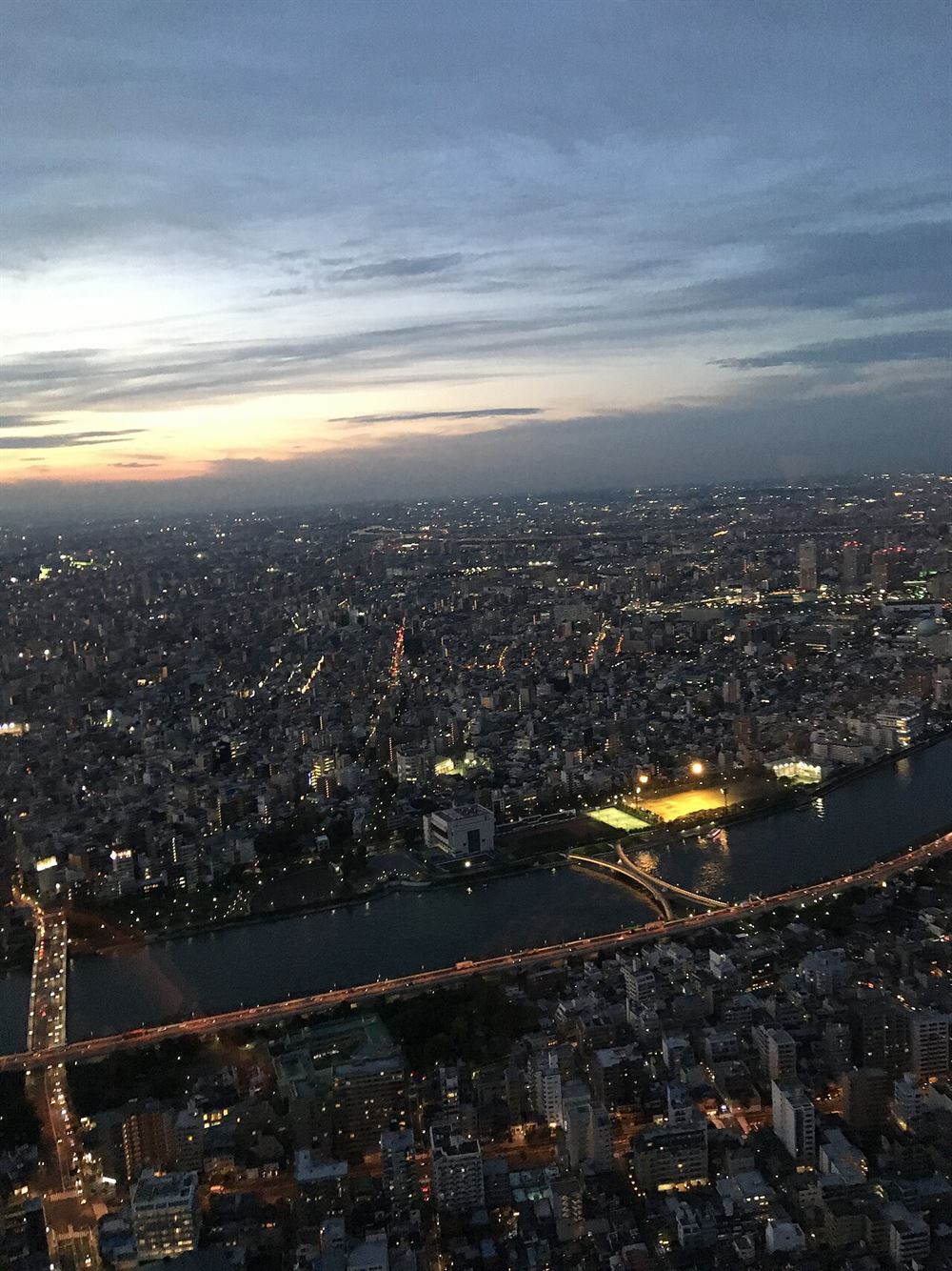 Tokyo Skytree o zachodzie słońca